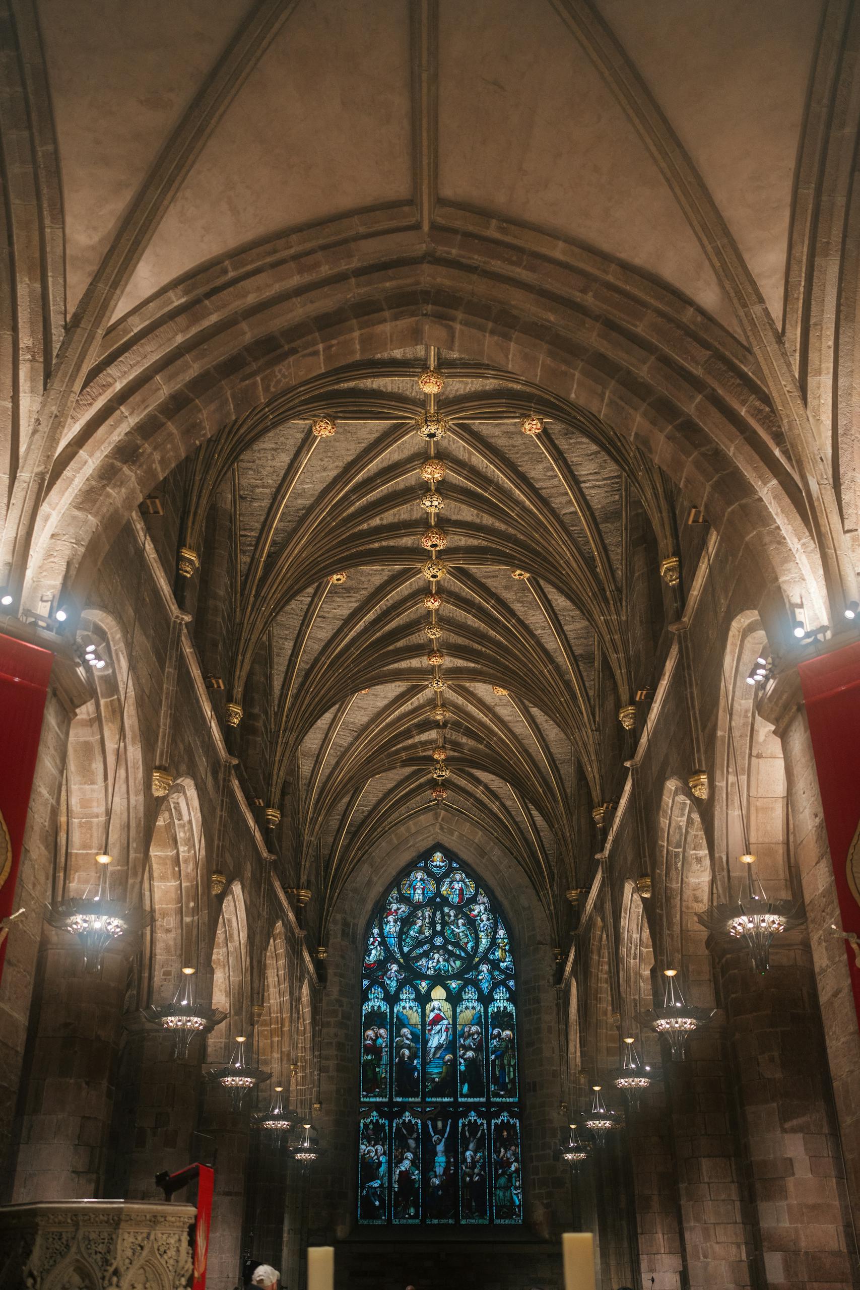 Intricate vaults and stained glass in St. Giles Cathedral, Edinburgh, in cheap things to do in Edinburgh