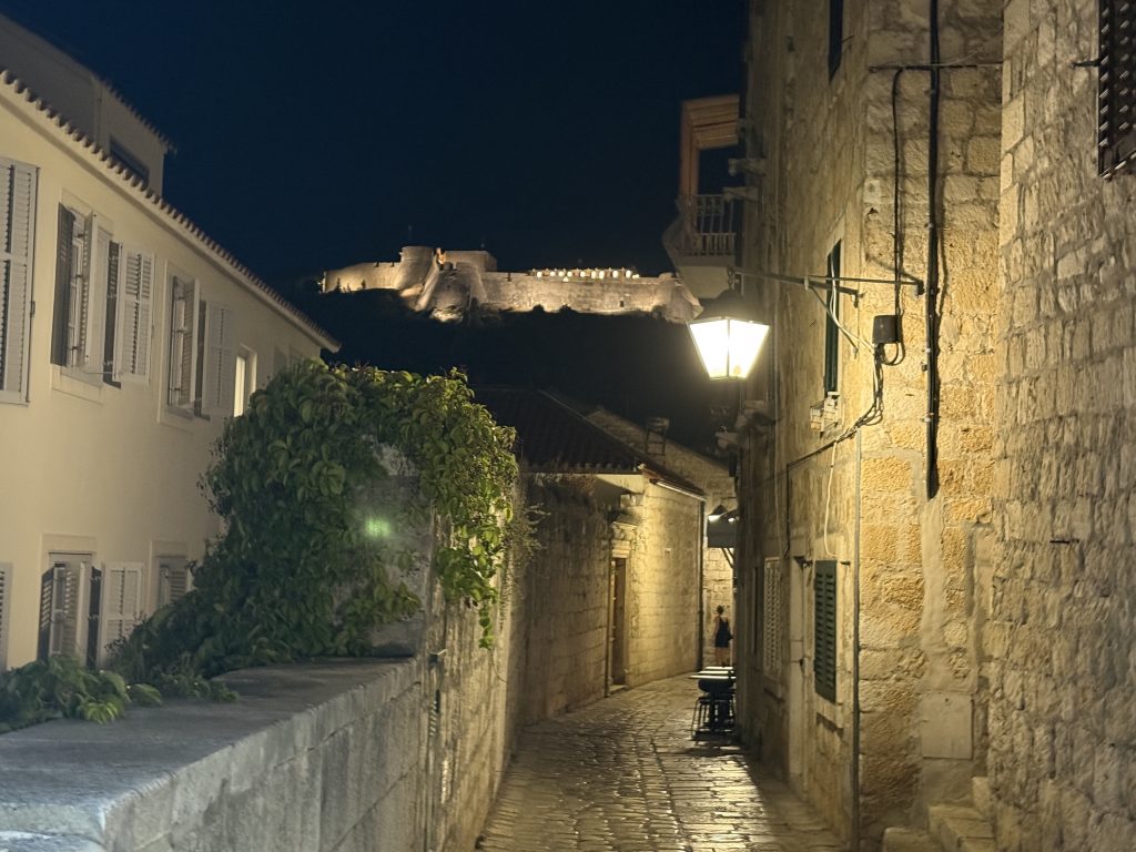 https://wanderingeverywhere.com/split-to-hvar-ferry/